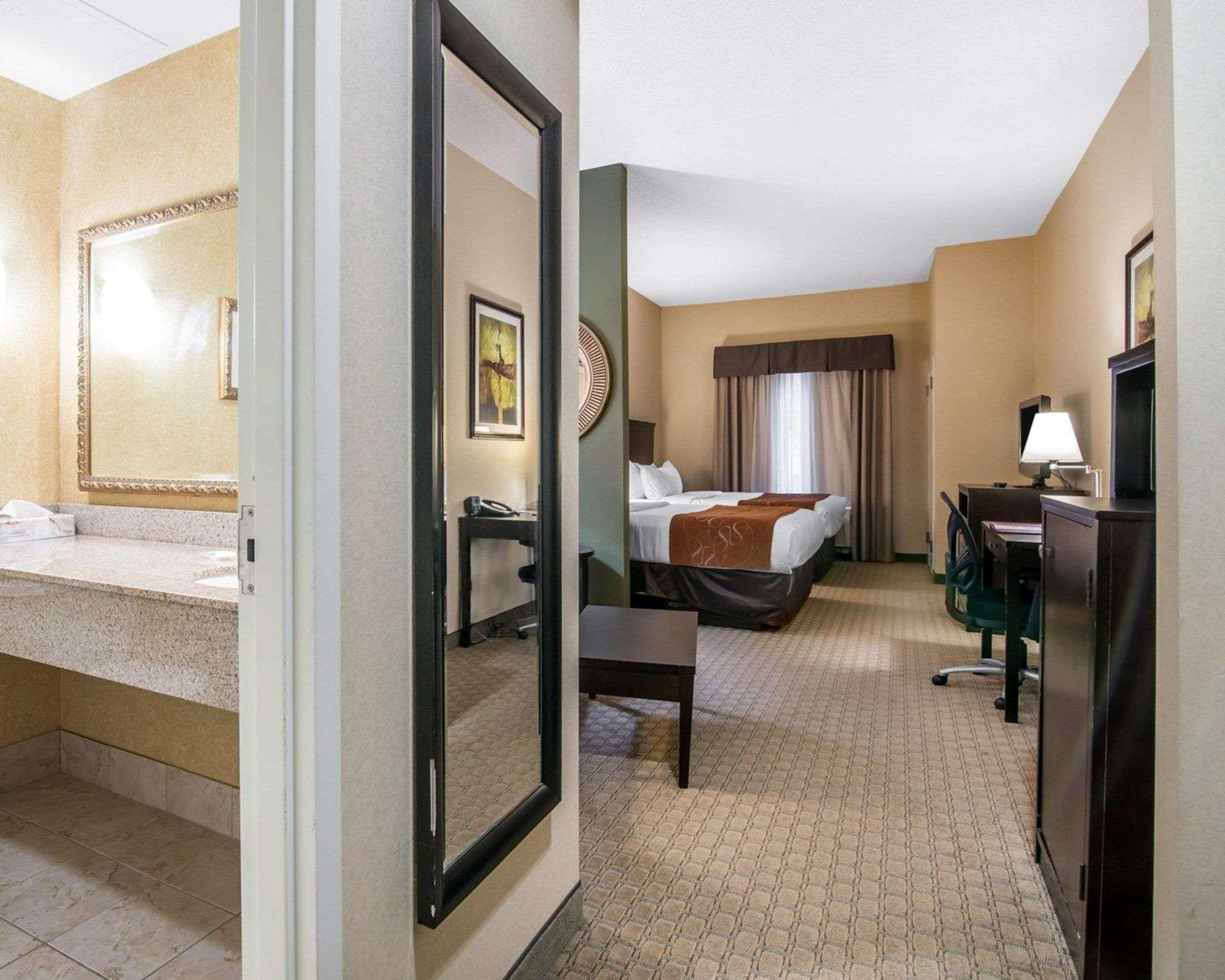 คอมฟอร์ต สวีท เวสทัล เนียร์ ยูนิเวอร์ซิตี้ Hotel Vestal ภายนอก รูปภาพ