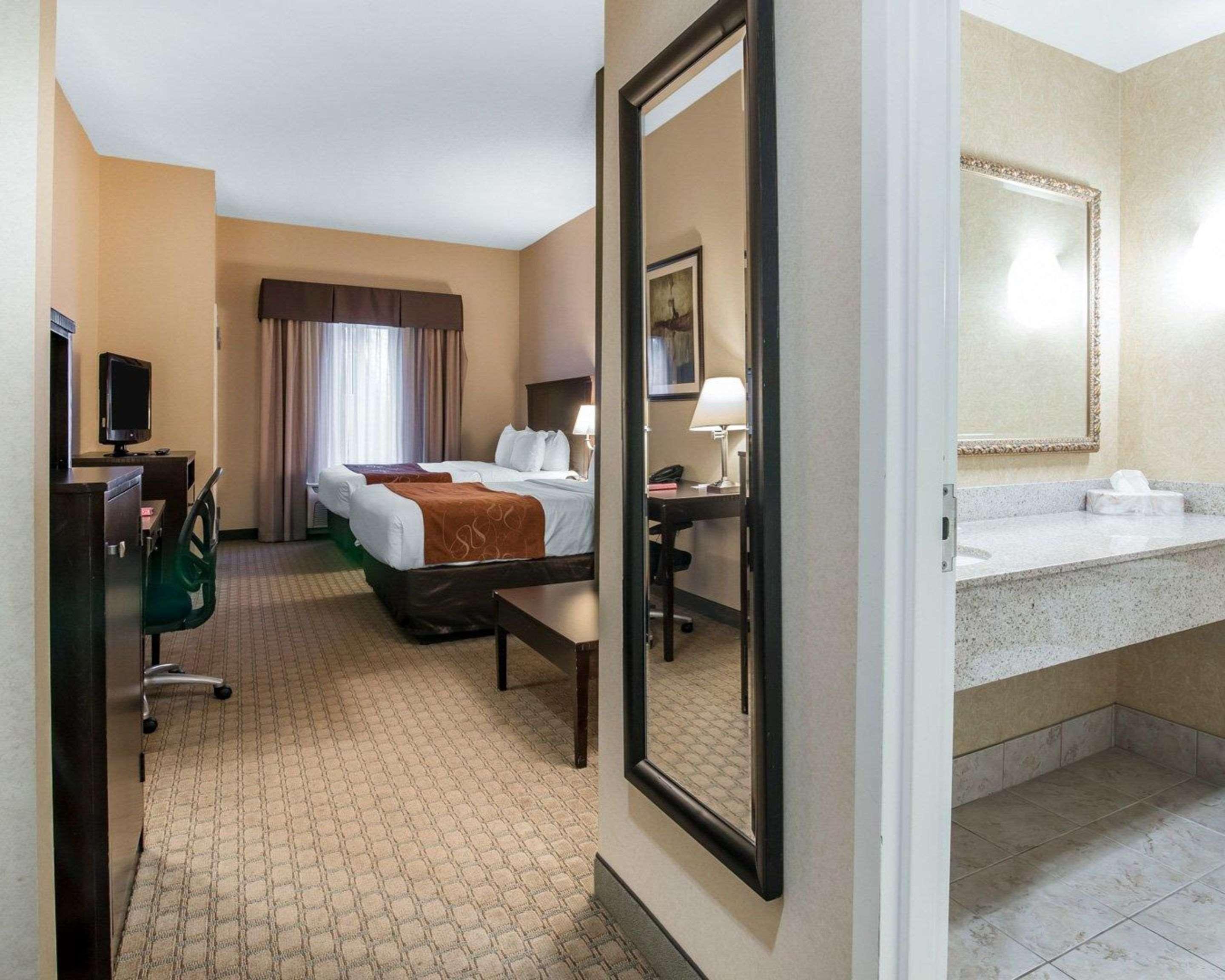 คอมฟอร์ต สวีท เวสทัล เนียร์ ยูนิเวอร์ซิตี้ Hotel Vestal ภายนอก รูปภาพ