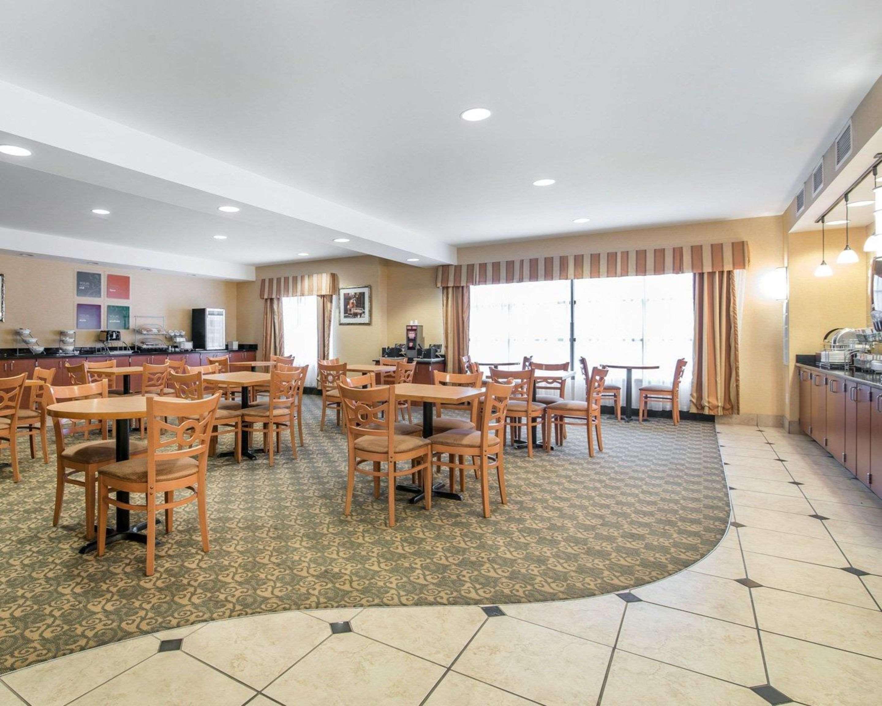 คอมฟอร์ต สวีท เวสทัล เนียร์ ยูนิเวอร์ซิตี้ Hotel Vestal ภายนอก รูปภาพ