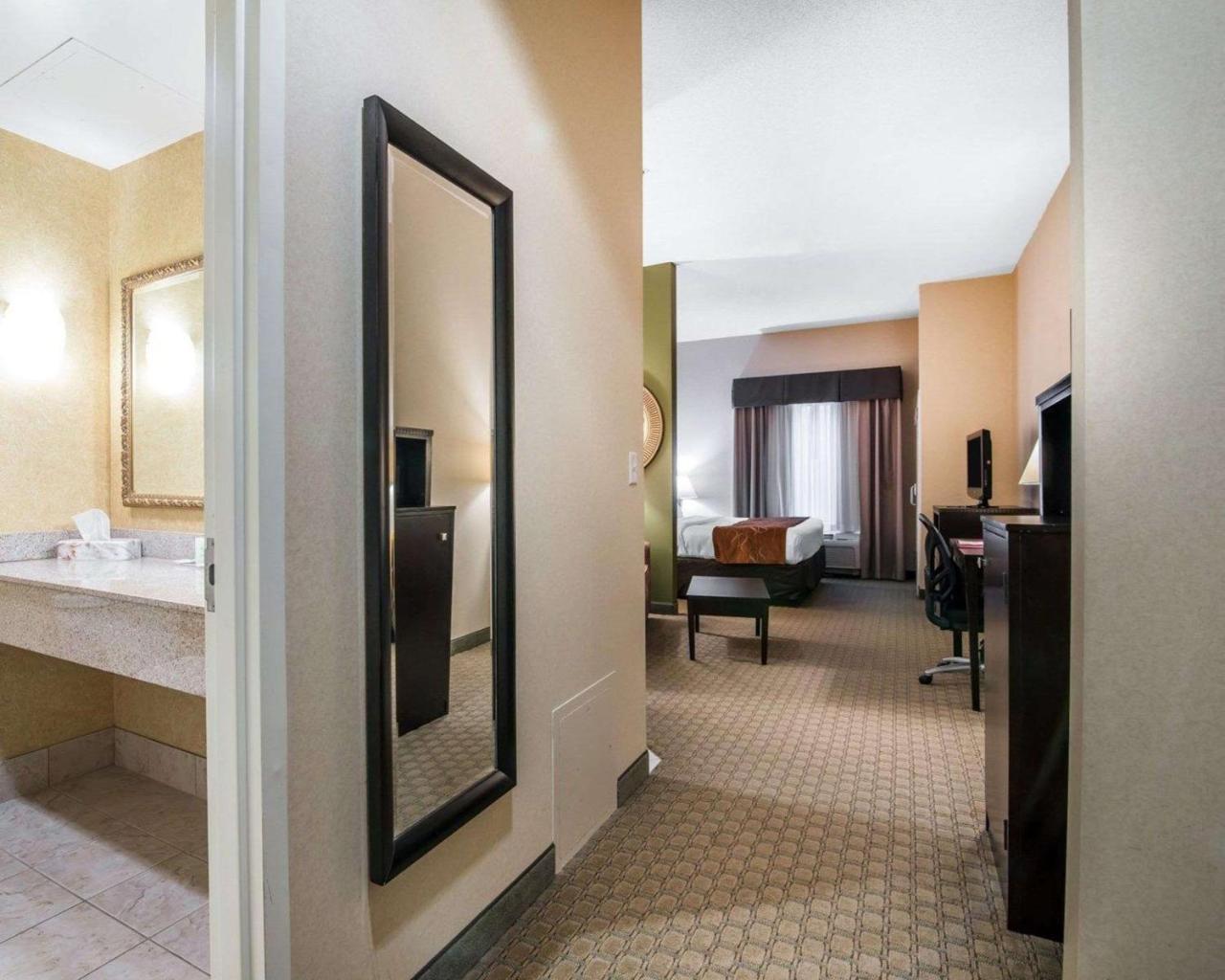 คอมฟอร์ต สวีท เวสทัล เนียร์ ยูนิเวอร์ซิตี้ Hotel Vestal ภายนอก รูปภาพ